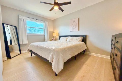 House in Saint Petersburg, Florida 2 bedrooms, 120.77 sq.m. № 2224738 - photo 16