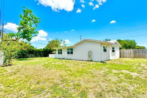 House in Saint Petersburg, Florida 2 bedrooms, 120.77 sq.m. № 2224738 - photo 25