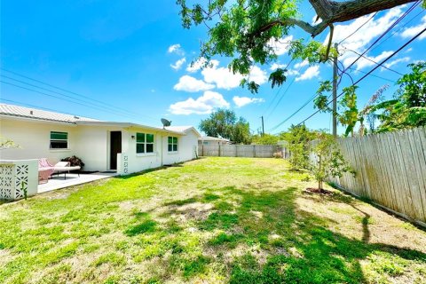 House in Saint Petersburg, Florida 2 bedrooms, 120.77 sq.m. № 2224738 - photo 24