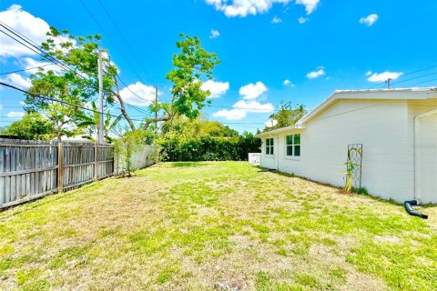 House in Saint Petersburg, Florida 2 bedrooms, 120.77 sq.m. № 2224738 - photo 26