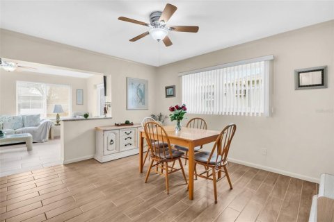 Villa ou maison à vendre à Palm Harbor, Floride: 2 chambres, 117.43 m2 № 2142287 - photo 16