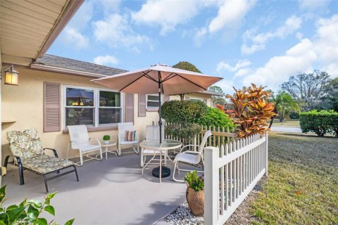 Villa ou maison à vendre à Palm Harbor, Floride: 2 chambres, 117.43 m2 № 2142287 - photo 27