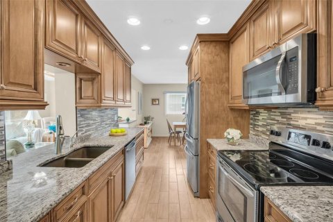 Villa ou maison à vendre à Palm Harbor, Floride: 2 chambres, 117.43 m2 № 2142287 - photo 10