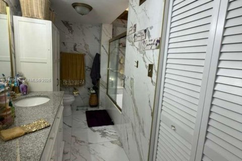 Condominio en venta en North Lauderdale, Florida, 2 dormitorios, 142.14 m2 № 2089408 - foto 18