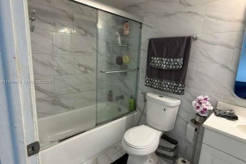 Condominio en venta en North Lauderdale, Florida, 2 dormitorios, 142.14 m2 № 2089408 - foto 21