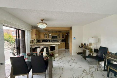 Condominio en venta en North Lauderdale, Florida, 2 dormitorios, 142.14 m2 № 2089408 - foto 9
