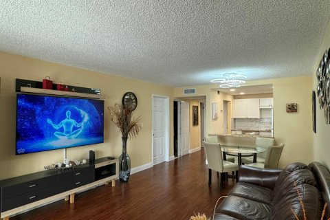 Condo in Boca Raton, Florida, 1 bedroom  № 2145945 - photo 16