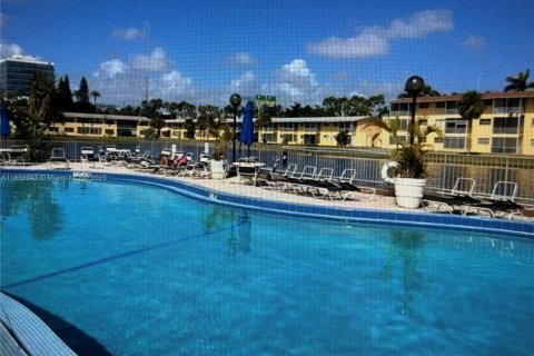 Condo in Aventura, Florida, 1 bedroom  № 1889431 - photo 24