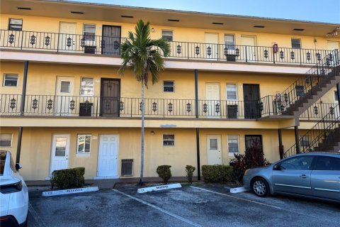 Condo in Aventura, Florida, 1 bedroom  № 1889431 - photo 17