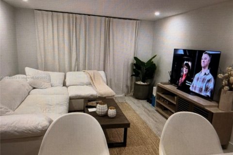 Condo in Aventura, Florida, 1 bedroom  № 1889431 - photo 11