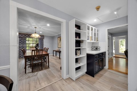 Villa ou maison à vendre à Pinecrest, Floride: 6 chambres, 397.81 m2 № 1880232 - photo 13