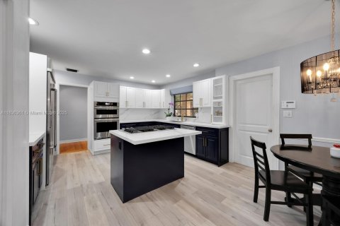 Villa ou maison à vendre à Pinecrest, Floride: 6 chambres, 397.81 m2 № 1880232 - photo 10