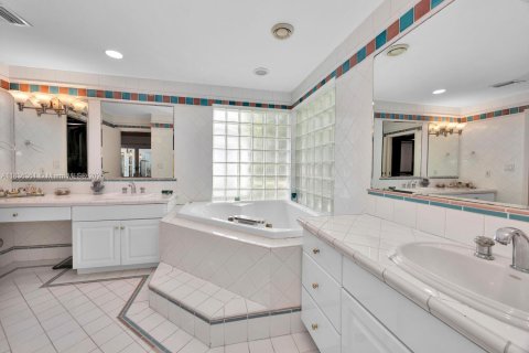 Villa ou maison à vendre à Pinecrest, Floride: 6 chambres, 397.81 m2 № 1880232 - photo 20
