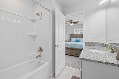 Touwnhouse à vendre à Oakland, Floride: 2 chambres, 153.47 m2 № 2409019 - photo 14