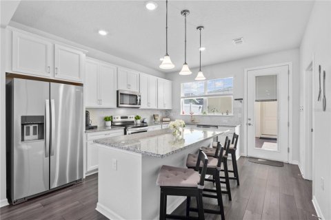 Touwnhouse à vendre à Oakland, Floride: 2 chambres, 153.47 m2 № 2409019 - photo 7