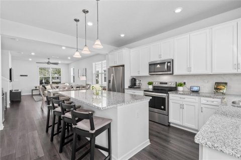 Touwnhouse à vendre à Oakland, Floride: 2 chambres, 153.47 m2 № 2409019 - photo 8