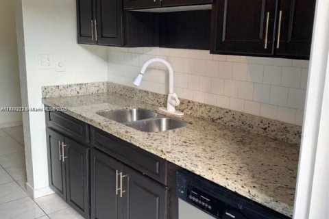 Condominio en venta en Hollywood, Florida, 1 dormitorio, 57.6 m2 № 1977541 - foto 2