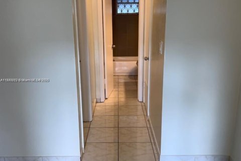 Condominio en venta en Hollywood, Florida, 1 dormitorio, 57.6 m2 № 1977541 - foto 13