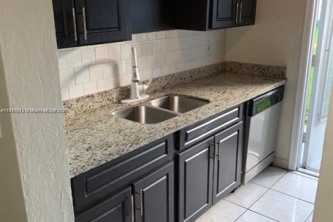 Condominio en venta en Hollywood, Florida, 1 dormitorio, 57.6 m2 № 1977541 - foto 1