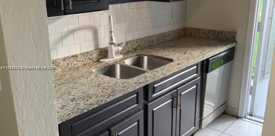 Condominio en Hollywood, Florida, 1 dormitorio  № 1977541