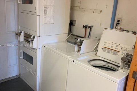 Condominio en venta en Hollywood, Florida, 1 dormitorio, 57.6 m2 № 1977541 - foto 19