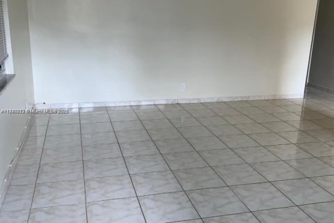 Condominio en venta en Hollywood, Florida, 1 dormitorio, 57.6 m2 № 1977541 - foto 10