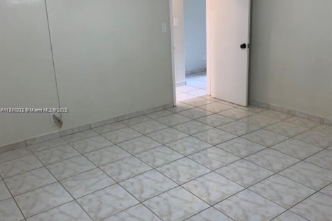 Condominio en venta en Hollywood, Florida, 1 dormitorio, 57.6 m2 № 1977541 - foto 16