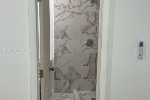 Villa ou maison à vendre à Hialeah, Floride: 4 chambres, 113.34 m2 № 1958601 - photo 17