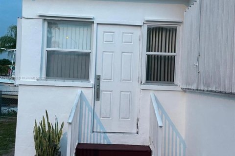 Villa ou maison à vendre à Hialeah, Floride: 4 chambres, 113.34 m2 № 1958601 - photo 11