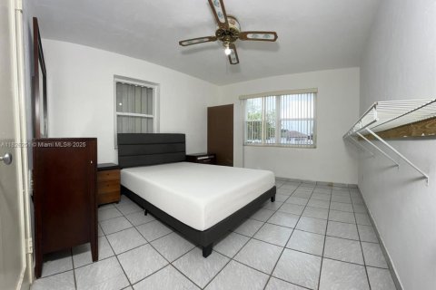 Villa ou maison à vendre à Hialeah, Floride: 4 chambres, 113.34 m2 № 1958601 - photo 6
