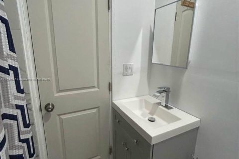 Villa ou maison à vendre à Hialeah, Floride: 4 chambres, 113.34 m2 № 1958601 - photo 18