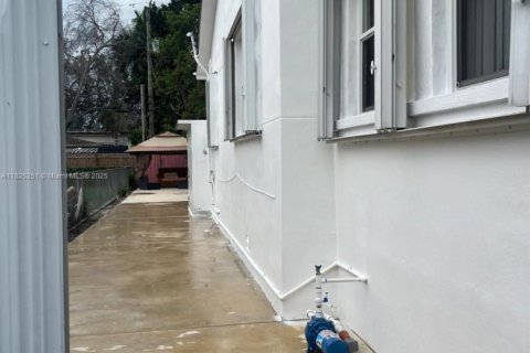 Villa ou maison à vendre à Hialeah, Floride: 4 chambres, 113.34 m2 № 1958601 - photo 12