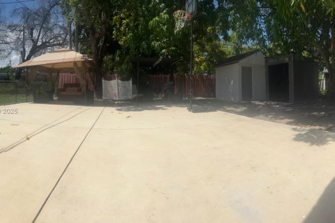 Villa ou maison à vendre à Hialeah, Floride: 4 chambres, 113.34 m2 № 1958601 - photo 15
