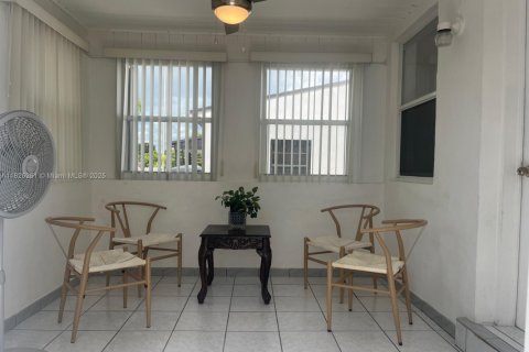 Villa ou maison à vendre à Hialeah, Floride: 4 chambres, 113.34 m2 № 1958601 - photo 5