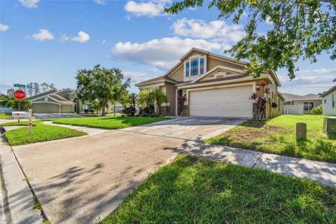 House in Zephyrhills, Florida 4 bedrooms, 229.38 sq.m. № 1876298 - photo 3