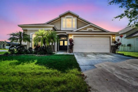House in Zephyrhills, Florida 4 bedrooms, 229.38 sq.m. № 1876298 - photo 2