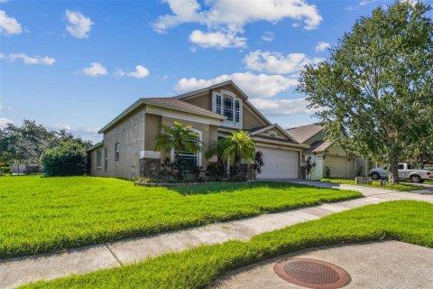 House in Zephyrhills, Florida 4 bedrooms, 229.38 sq.m. № 1876298 - photo 4