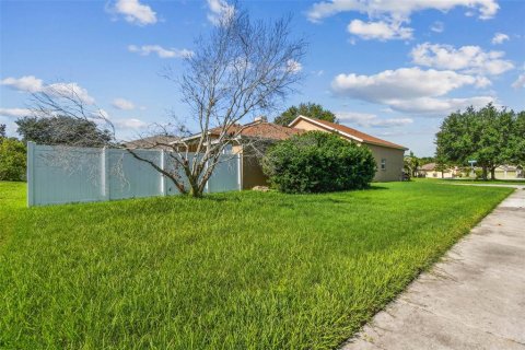 House in Zephyrhills, Florida 4 bedrooms, 229.38 sq.m. № 1876298 - photo 6