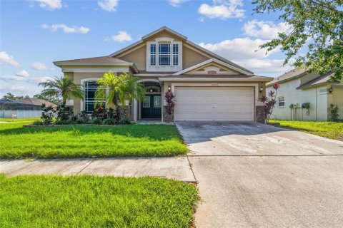 House in Zephyrhills, Florida 4 bedrooms, 229.38 sq.m. № 1876298 - photo 1