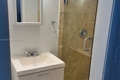 Commercial property in North Miami Beach, Florida 1 bedroom, 81.75 sq.m. № 2012577 - photo 4