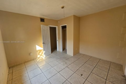 Casa en venta en Fort Lauderdale, Florida, 6 dormitorios, 173.36 m2 № 1984072 - foto 10