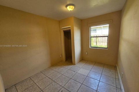 Casa en venta en Fort Lauderdale, Florida, 6 dormitorios, 173.36 m2 № 1984072 - foto 20