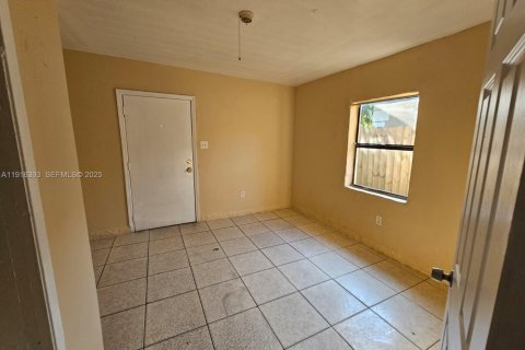 Casa en venta en Fort Lauderdale, Florida, 6 dormitorios, 173.36 m2 № 1984072 - foto 14