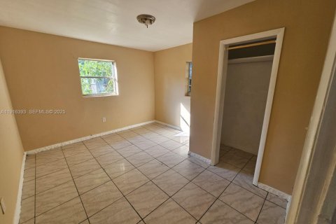 Casa en venta en Fort Lauderdale, Florida, 6 dormitorios, 173.36 m2 № 1984072 - foto 23