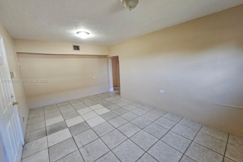 Casa en venta en Fort Lauderdale, Florida, 6 dormitorios, 173.36 m2 № 1984072 - foto 24