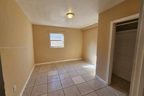 Casa en venta en Fort Lauderdale, Florida, 6 dormitorios, 173.36 m2 № 1984072 - foto 18