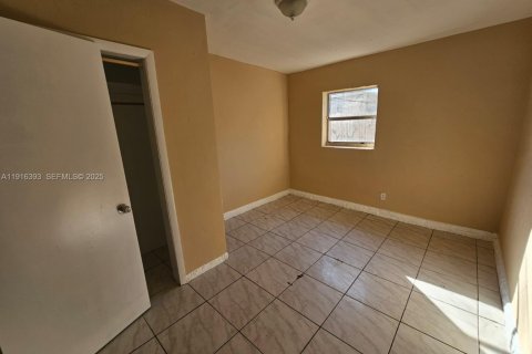 Casa en venta en Fort Lauderdale, Florida, 6 dormitorios, 173.36 m2 № 1984072 - foto 21