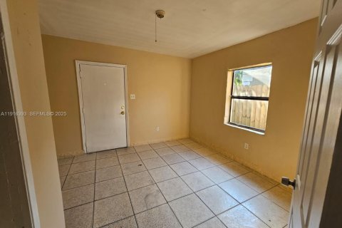 Casa en venta en Fort Lauderdale, Florida, 6 dormitorios, 173.36 m2 № 1984072 - foto 12