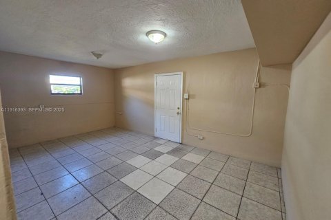 Casa en venta en Fort Lauderdale, Florida, 6 dormitorios, 173.36 m2 № 1984072 - foto 25