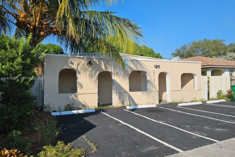 Casa en venta en Fort Lauderdale, Florida, 6 dormitorios, 173.36 m2 № 1984072 - foto 28